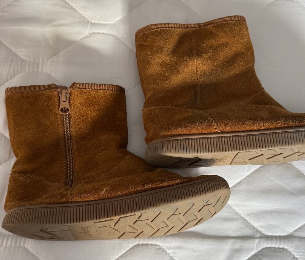 Cat & Jack tan boots with fuzzy liner size 2